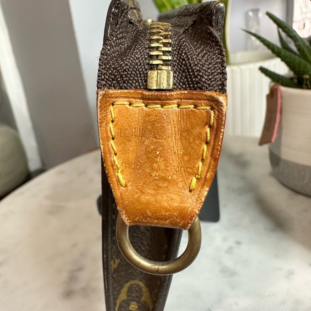 Louis Vuitton Monogram Bucket Pouch - Picture 6 of 15